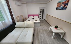 Luxury Two Bedroom Crown Apartament